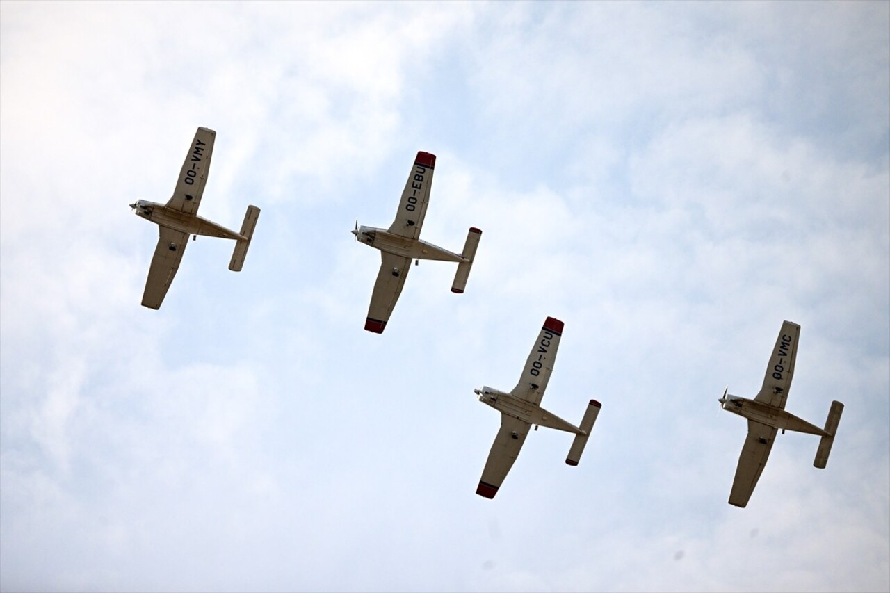 Türk Hava Kuvvetlerinin F-16 gösteri ekibi SOLOTÜRK, Belçika'da gösteri uçuşu gerçekleştirdi....