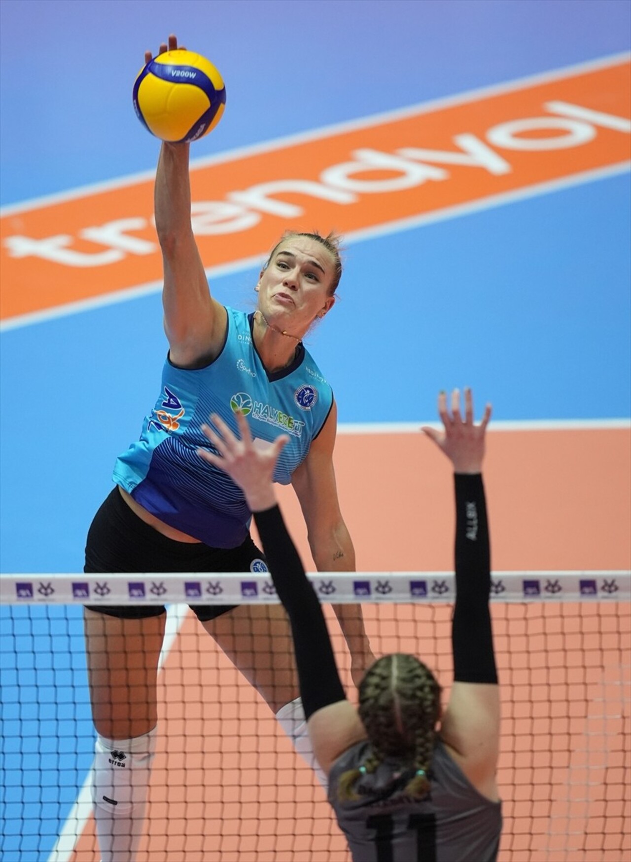 AXA Sigorta Kadınlar Kupa Voley maçında Aydın Büyükşehir Belediyespor ile Bahçelievler...