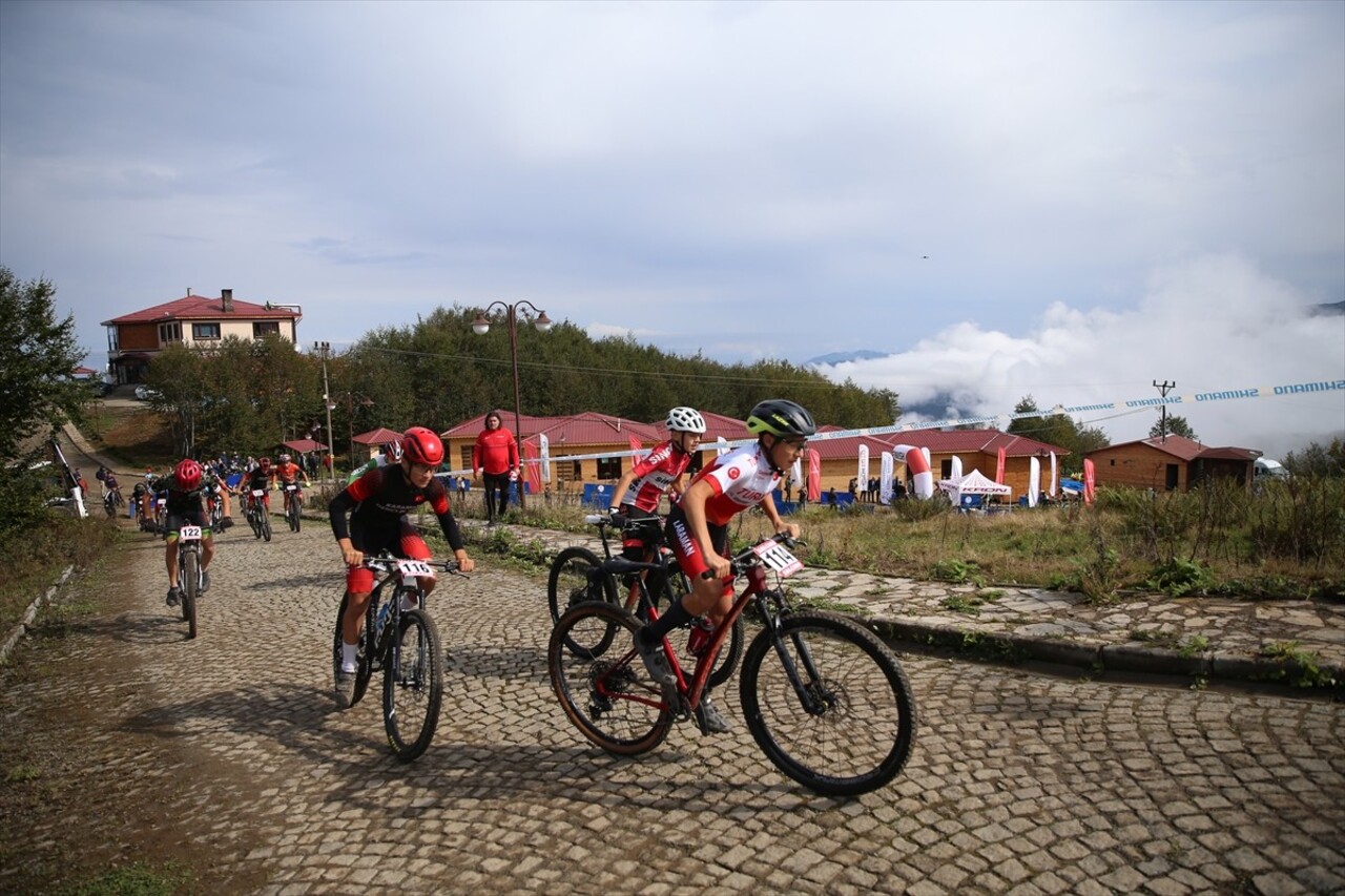 Rize'nin Güneysu ilçesinde Uluslararası Rize MTB Cup Dağ Bisikleti Yarışları düzenlendi.