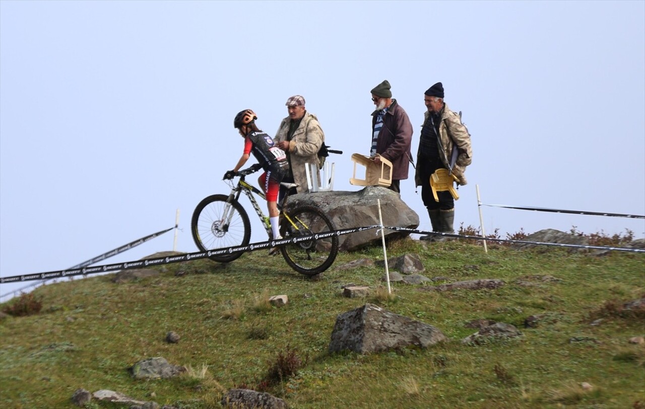 Rize'nin Güneysu ilçesinde Uluslararası Rize MTB Cup Dağ Bisikleti Yarışları düzenlendi.