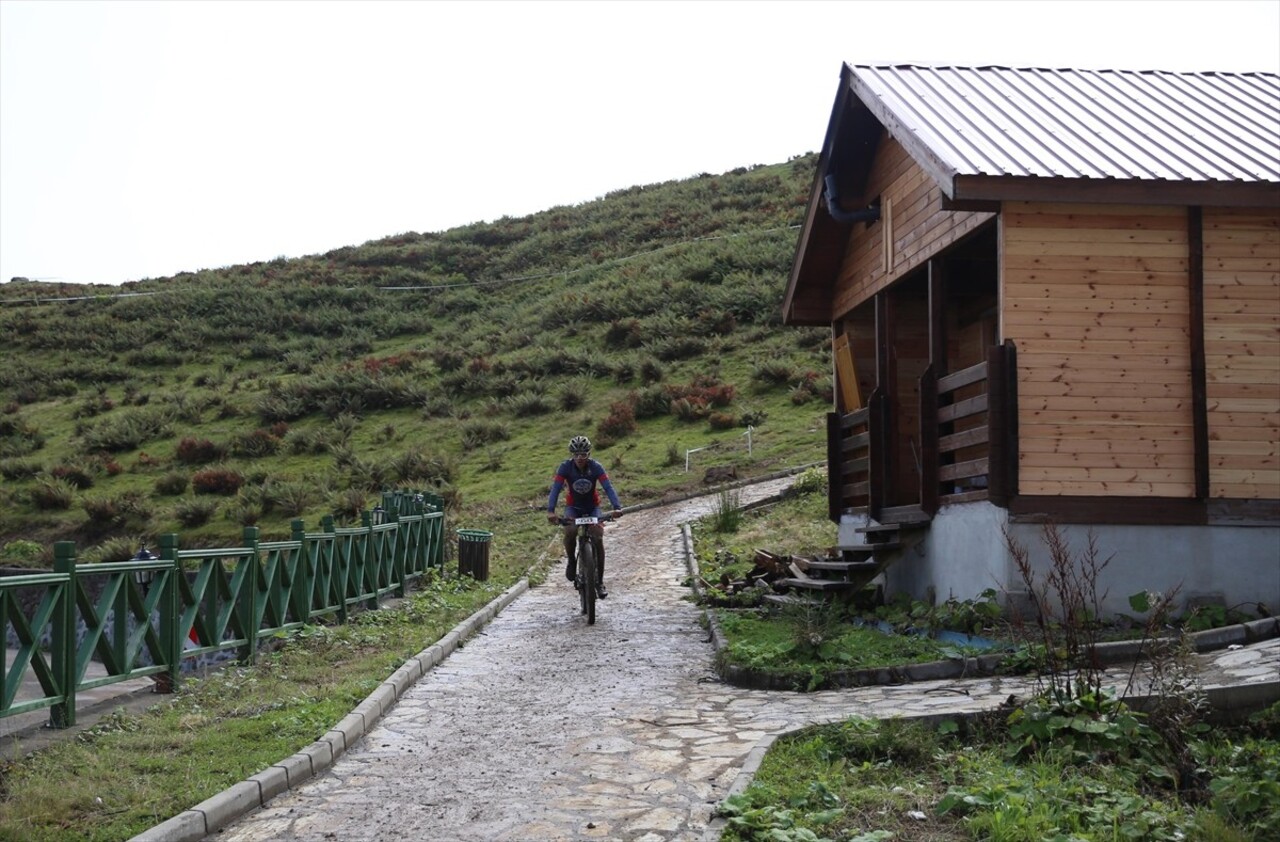 Rize'nin Güneysu ilçesinde Uluslararası Rize MTB Cup Dağ Bisikleti Yarışları düzenlendi.