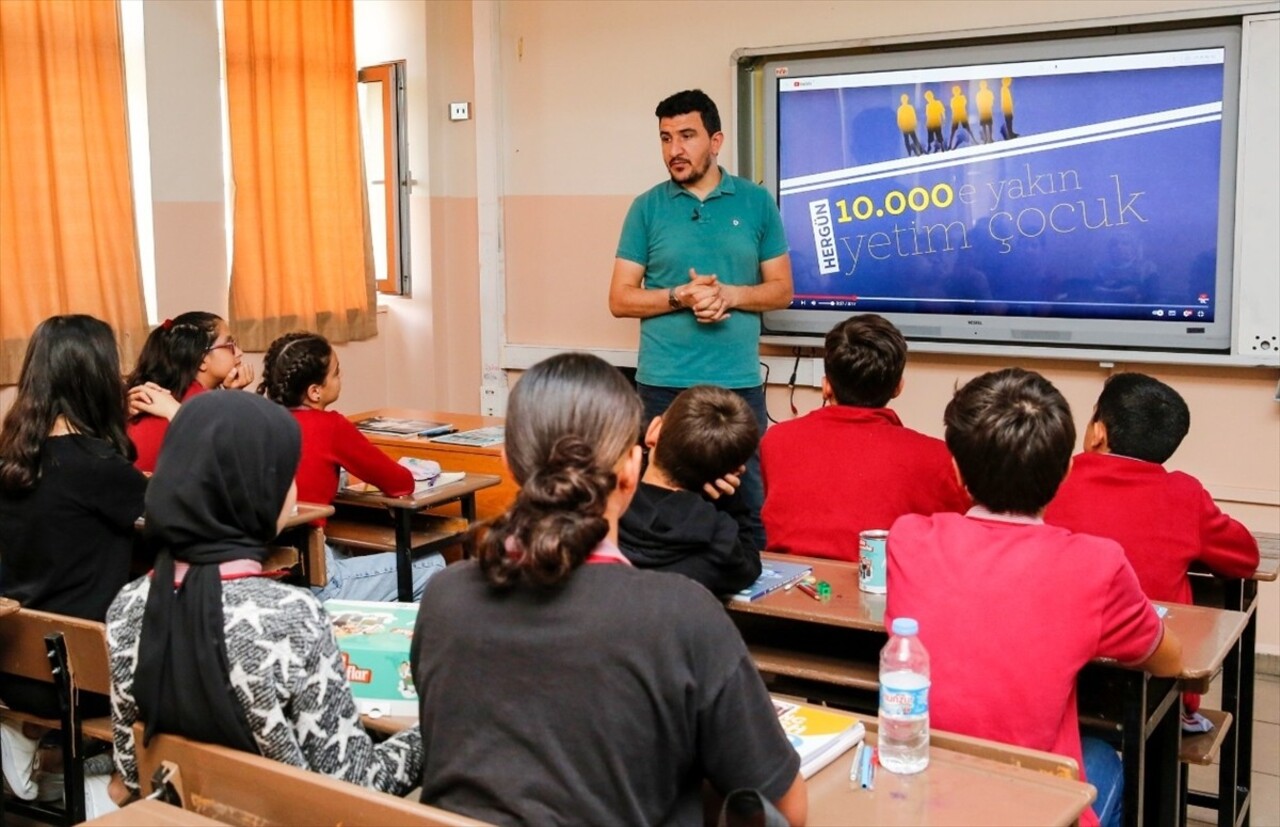 Milli Eğitim Bakanlığı ve İnsan Hak ve Hürriyetleri (İHH) İnsani Yardım Vakfının yürüttüğü...