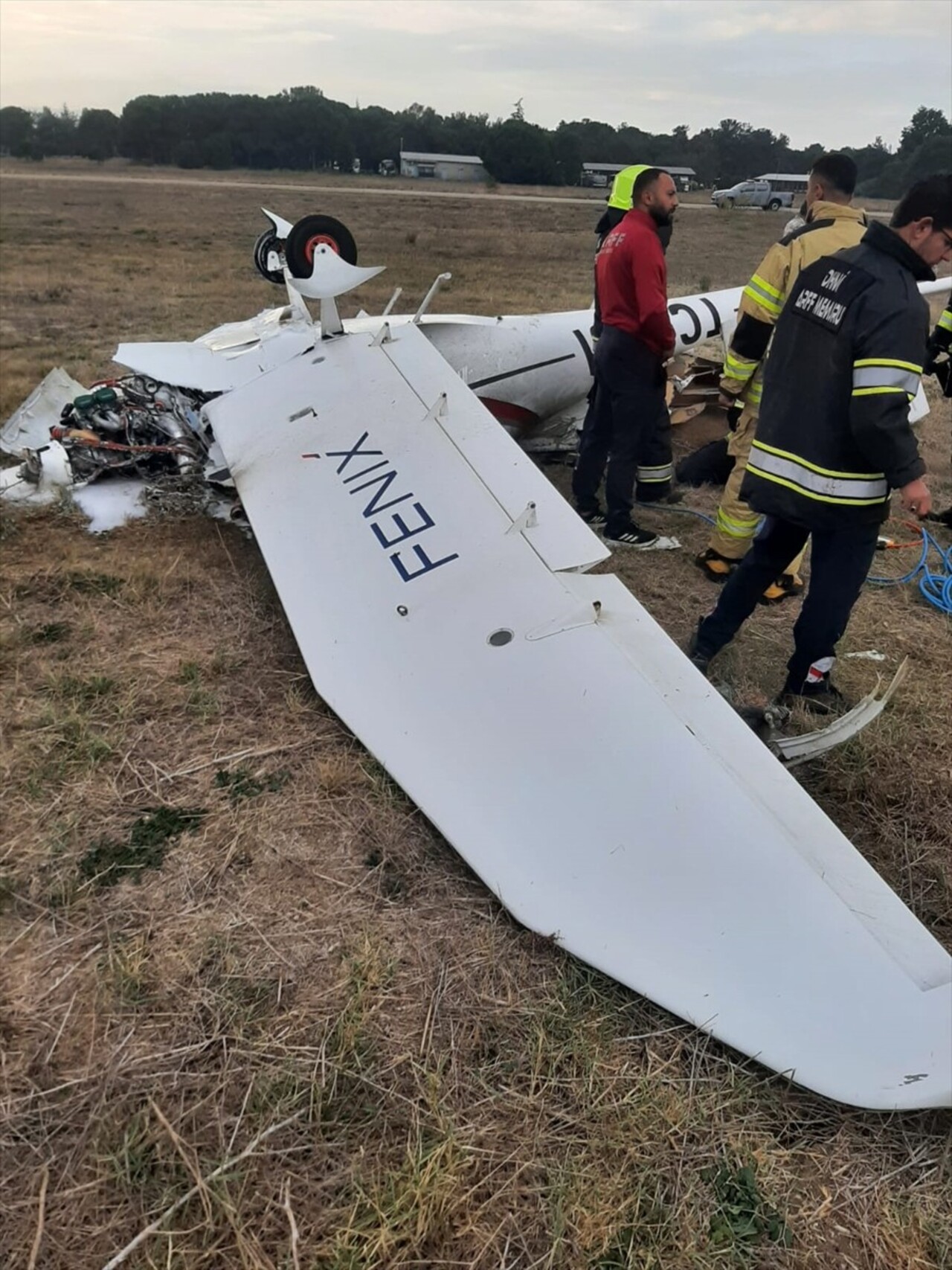 Bursa'da eğitim uçağının Yenişehir Havaalanı apron kısmına düşmesi sonucu iki pilot hayatını...