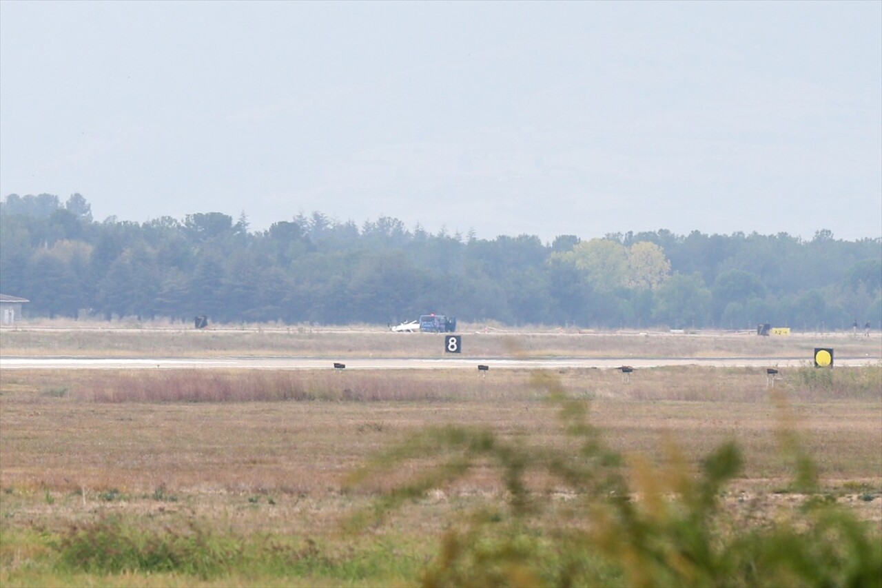 Bursa'da eğitim uçağının Yenişehir Havaalanı apron kısmına düşmesi sonucu iki pilot hayatını...