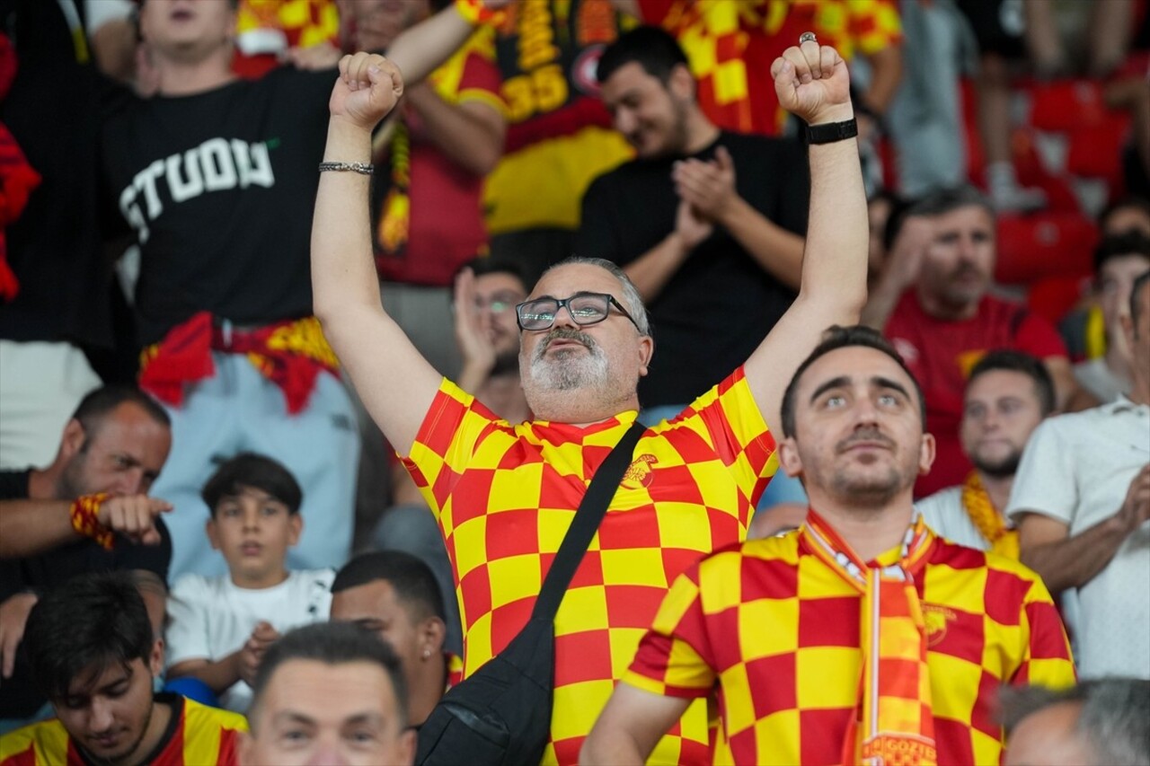 Trendyol Süper Lig'in 6. haftasında Göztepe ile Bellona Kayserispor takımlarının Gürsel Aksel...