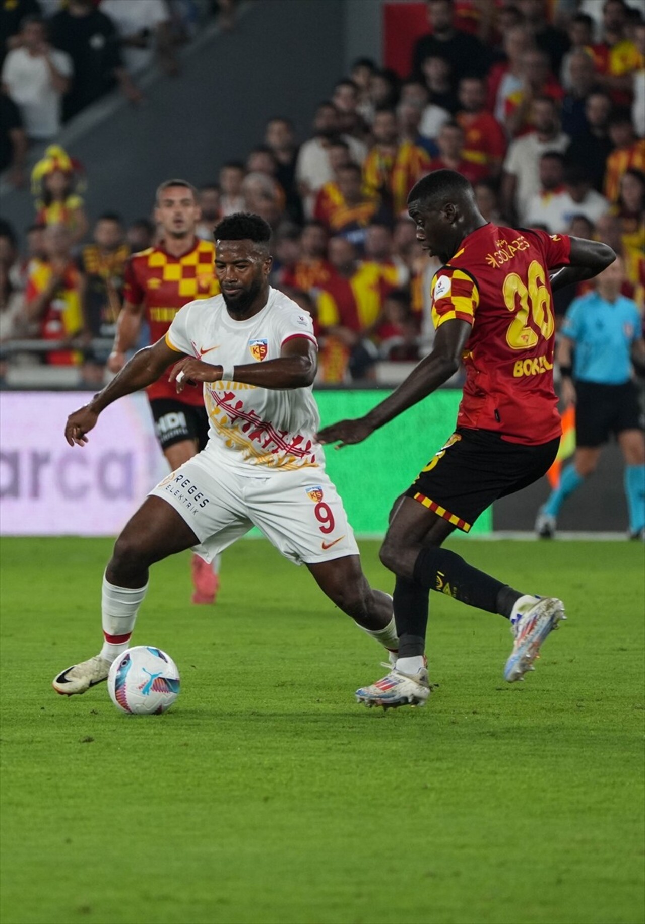 Trendyol Süper Lig'in 6. haftasında Göztepe ile Bellona Kayserispor takımları, Gürsel Aksel...