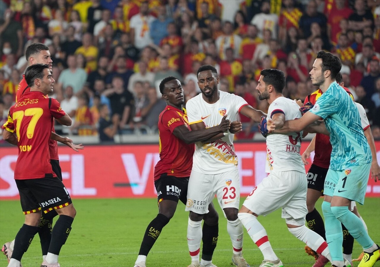 Trendyol Süper Lig'in 6. haftasında Göztepe ile Bellona Kayserispor takımları, Gürsel Aksel...