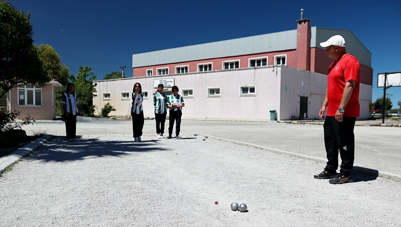 Samsun'un Alaçam ilçesinde yaşayan Bocce Milli Takımı oyuncusu Eda Nur Kır, İspanya'da...