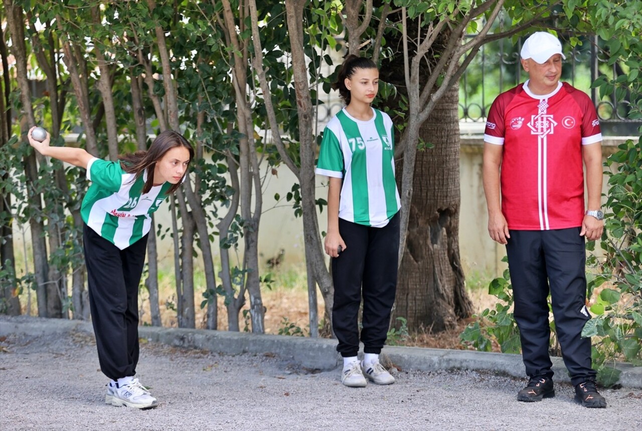 Samsun'un Alaçam ilçesinde yaşayan Bocce Milli Takımı oyuncusu Eda Nur Kır, İspanya'da...