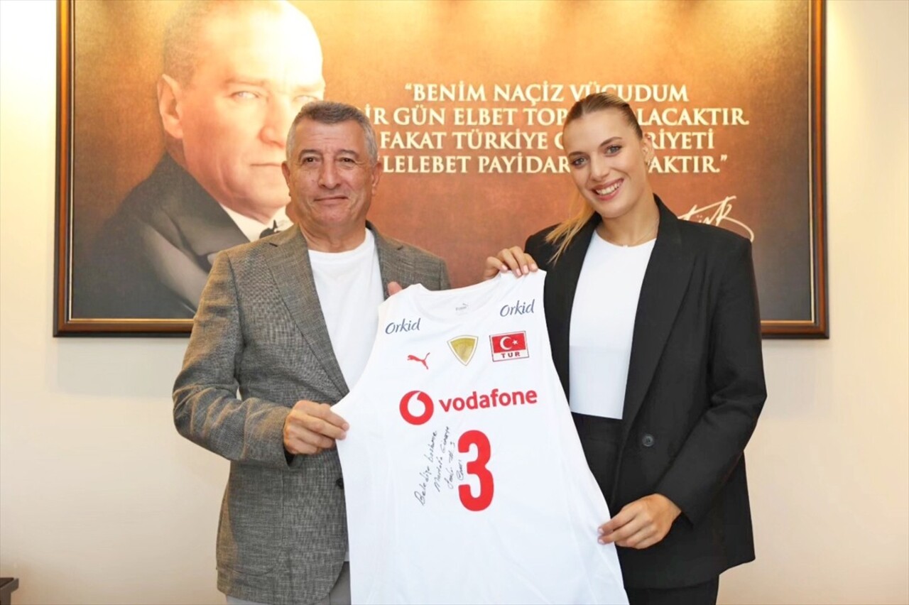 Vodafone Sultanlar Ligi ekiplerinden VakıfBank'ta forma giyen milli voleybolcu Cansu Özbay...