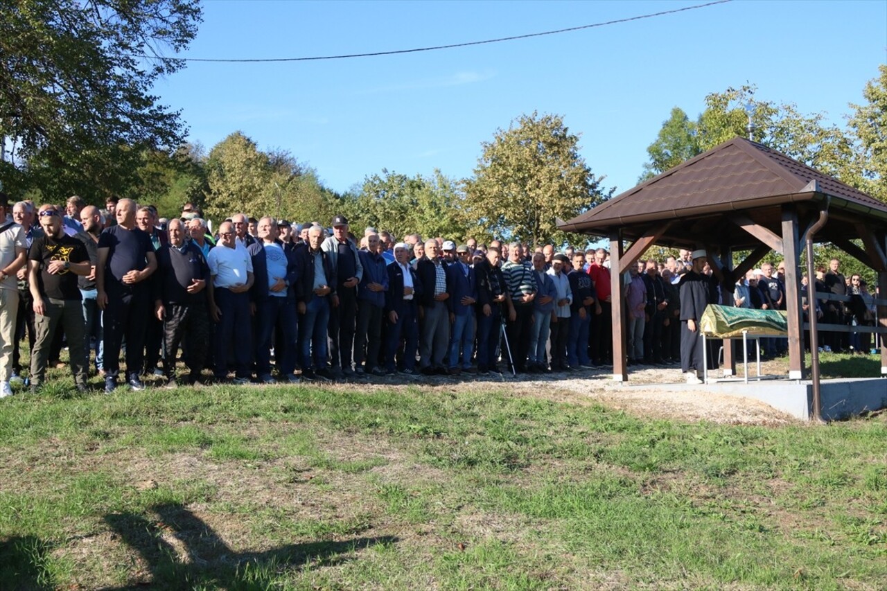 Bosna Hersek'in kuzeydoğusundaki Kalesija kentindeki evinde dün ölü bulunan eski milli basketbolcu...