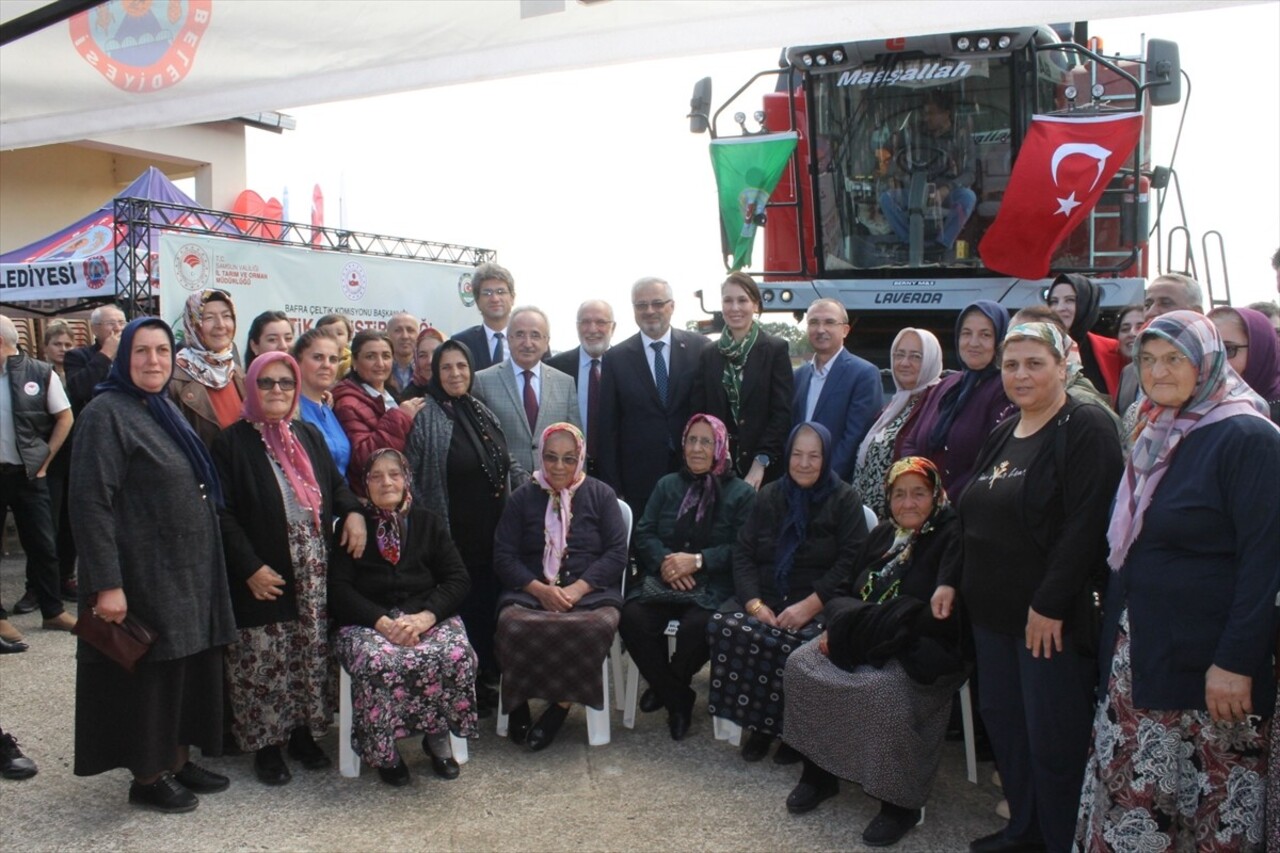 AK Parti Genel Başkan Yardımcısı ve Samsun Milletvekili Çiğdem Karaaslan (sağ 3), Samsun'un Bafra...