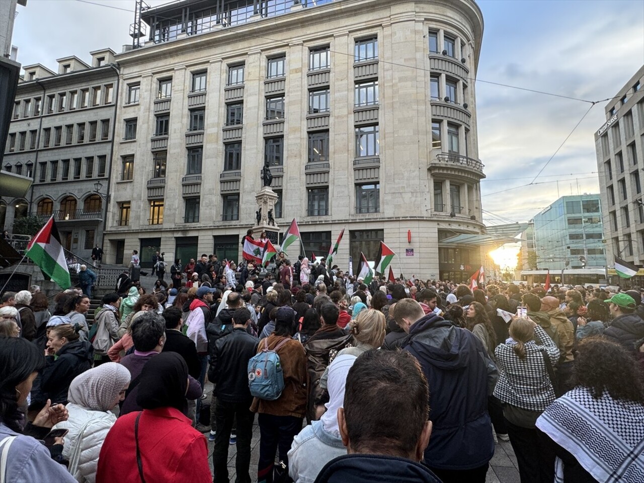 İsviçre'nin Cenevre kentinde, İsrail'in Gazze ve Lübnan'a yönelik sürdürdüğü saldırılar protesto...