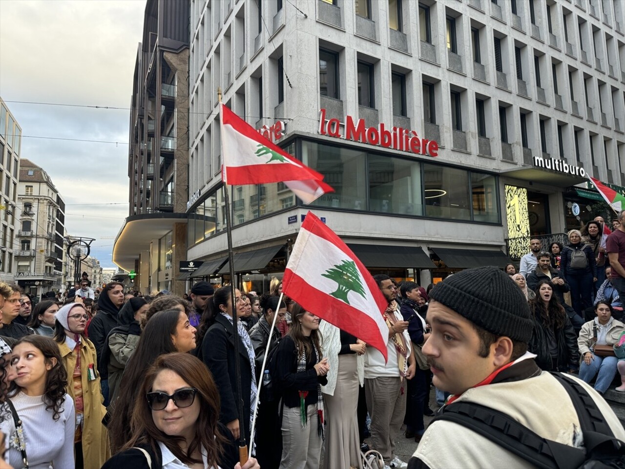 İsviçre'nin Cenevre kentinde, İsrail'in Gazze ve Lübnan'a yönelik sürdürdüğü saldırılar protesto...