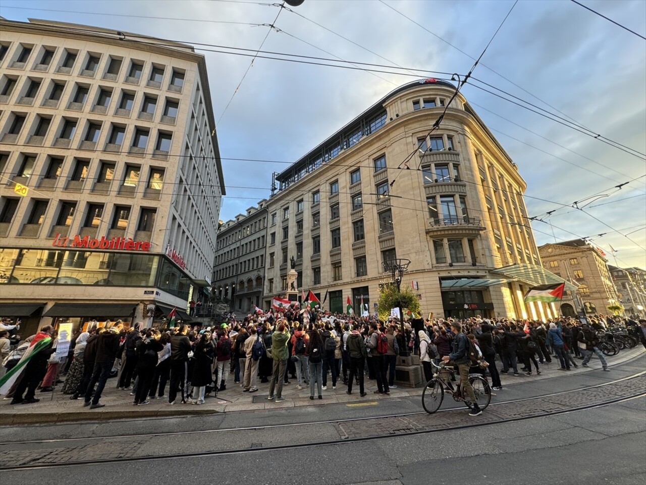 İsviçre'nin Cenevre kentinde, İsrail'in Gazze ve Lübnan'a yönelik sürdürdüğü saldırılar protesto...