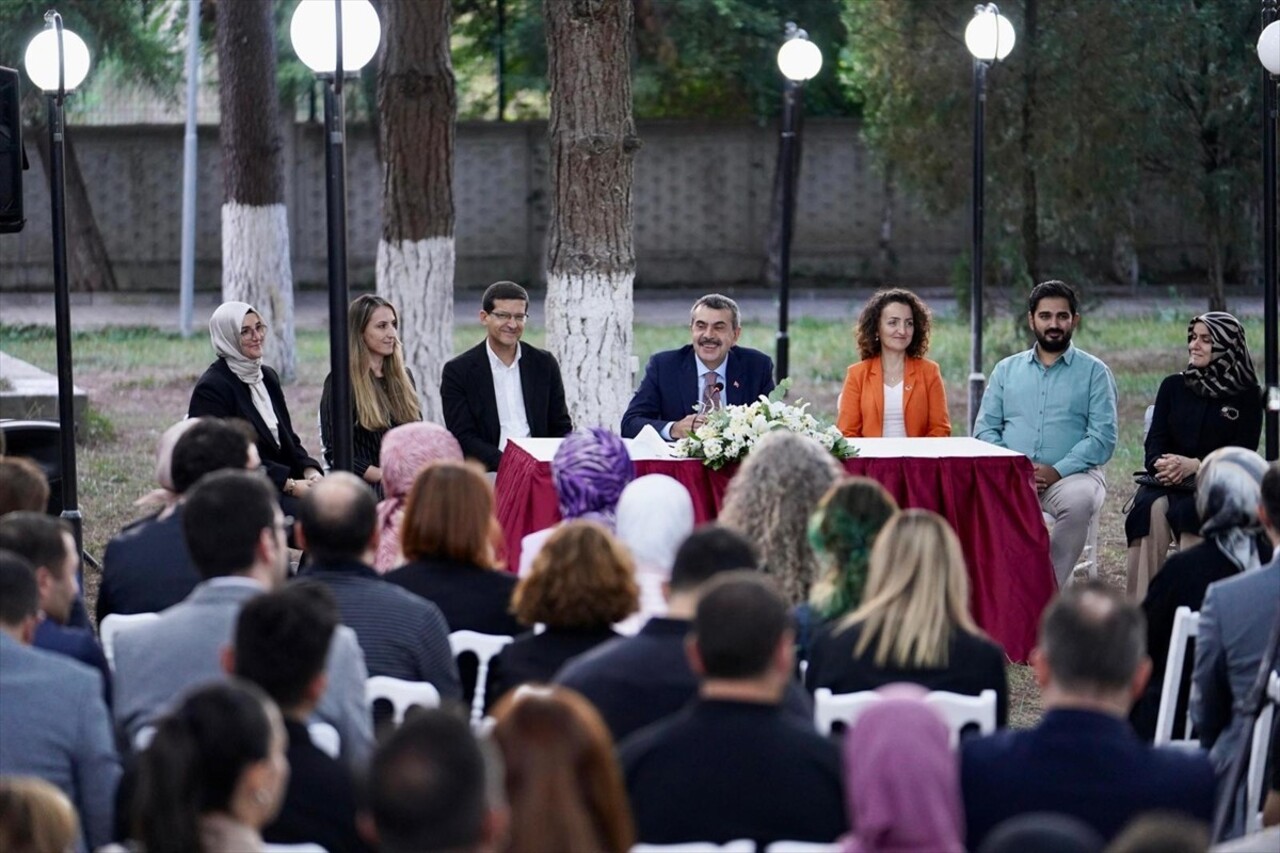 Milli Eğitim Bakanı Yusuf Tekin, Sakarya'da temasları kapsamında Sakarya Öğretmenevi'nde Türkiye...