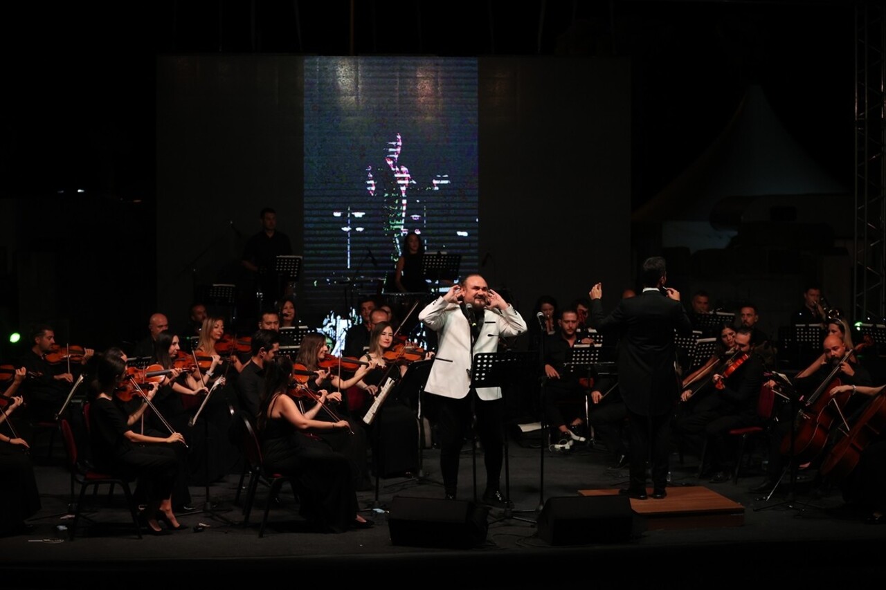 Türk Sanat Müziği'nin unutulmaz isimlerinden Zeki Müren, ölümünün 28'nci yılında Muğla'nın Bodrum...