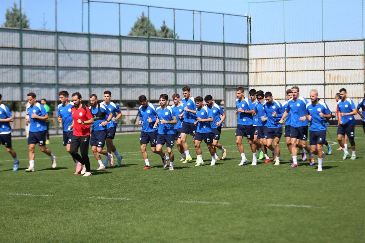 Trendyol Süper Lig ekiplerinden Çaykur Rizespor'un oyuncusu İbrahim Olawoyin, Mehmet Cengiz...