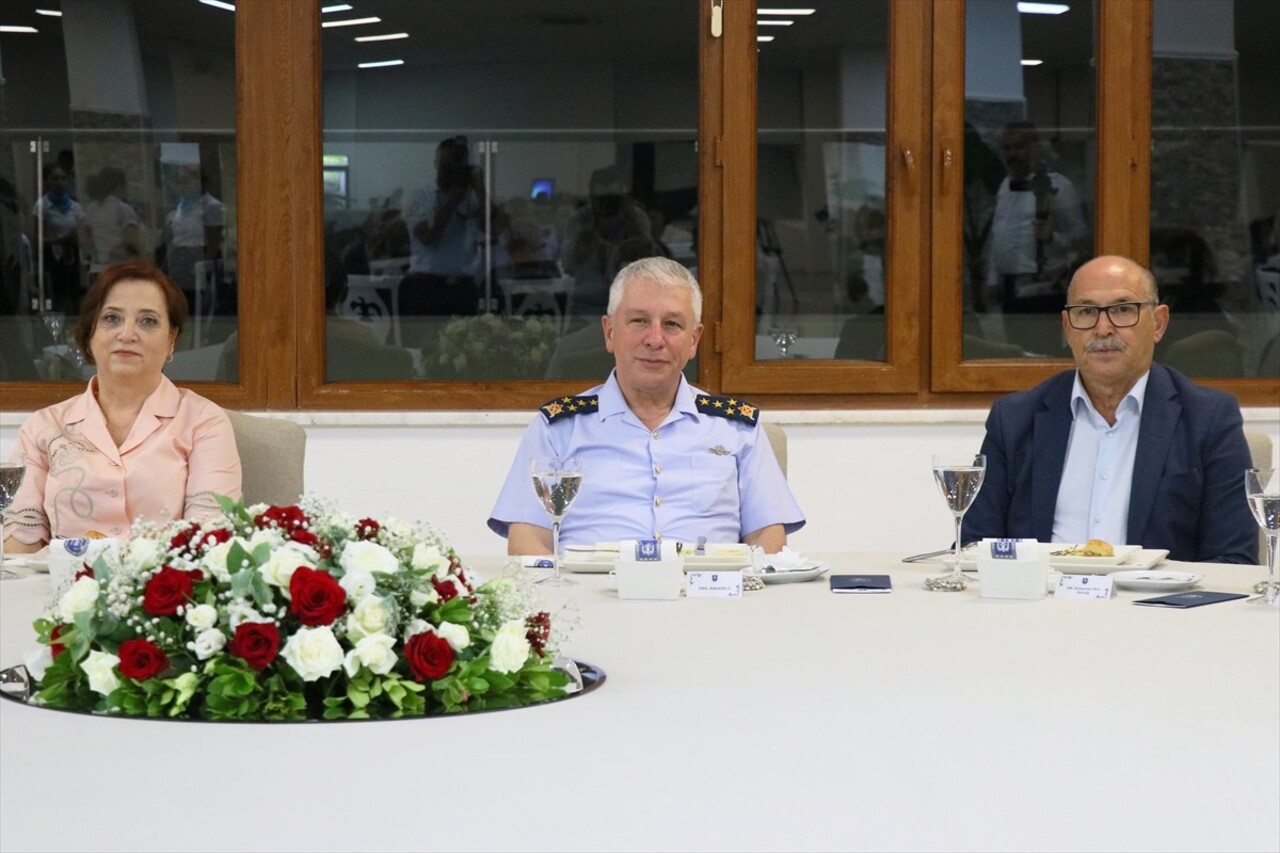 Hava Kuvvetleri Komutanı Hava Orgeneral Ziya Cemal Kadıoğlu (sol 3), İzmir'in Menderes ilçesindeki...