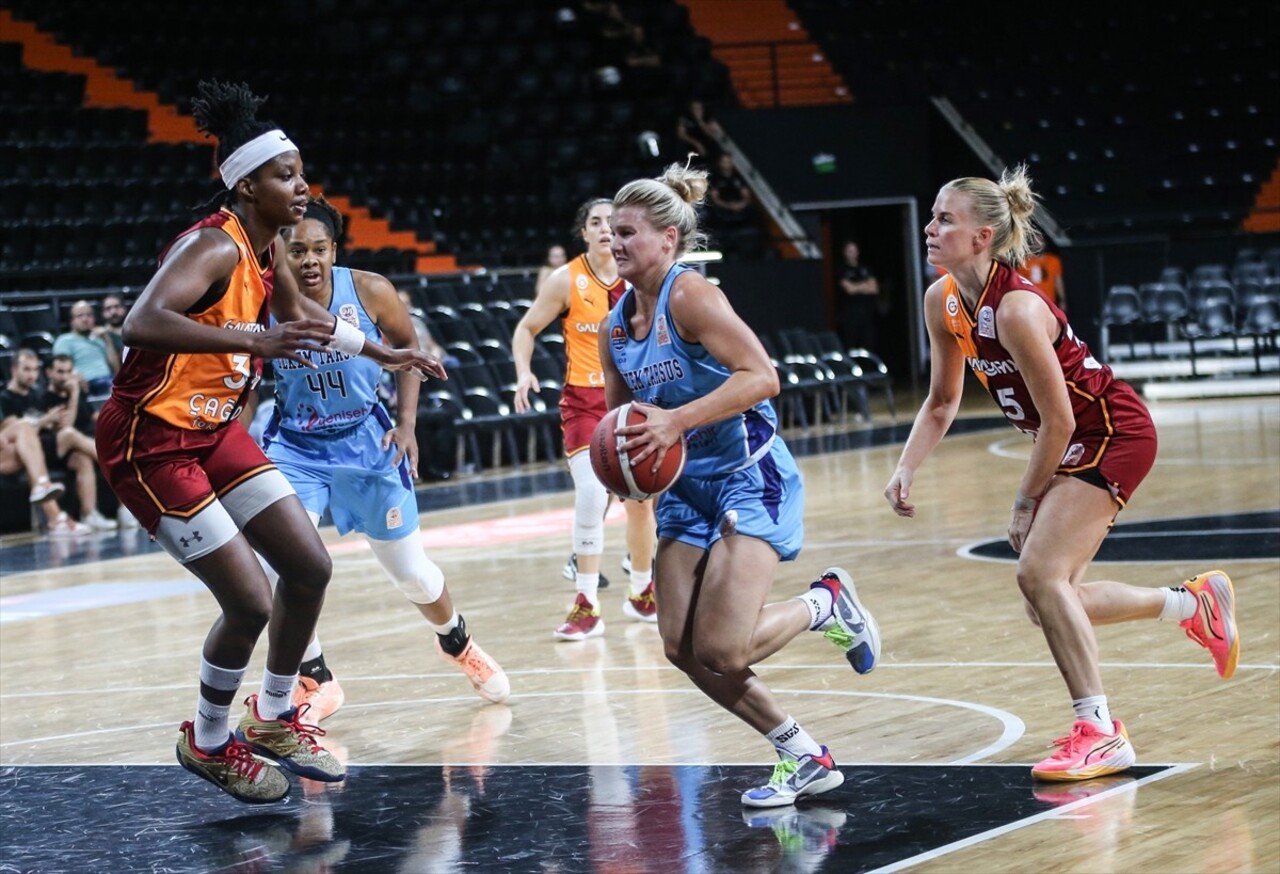 ING Kadınlar Basketbol Süper Ligi'nin ilk haftasında İlkem Yapı Tarsus Spor ile Galatasaray Çağdaş...