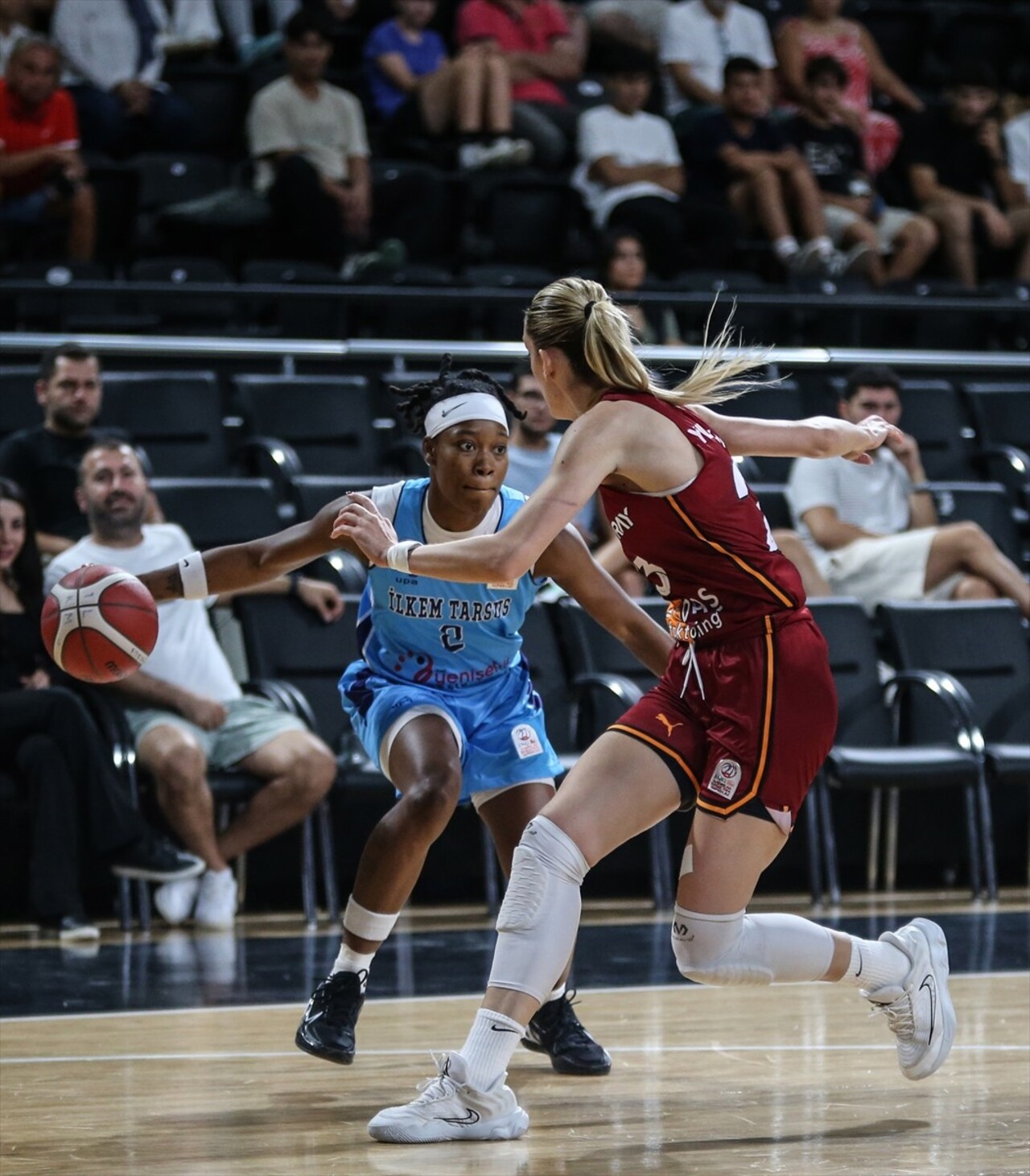 ING Kadınlar Basketbol Süper Ligi'nin ilk haftasında İlkem Yapı Tarsus Spor ile Galatasaray Çağdaş...