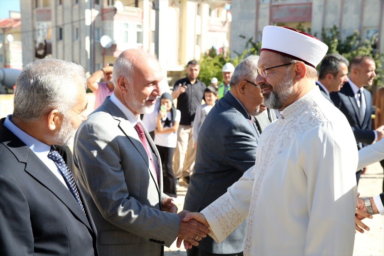 Diyanet İşleri Başkanı Ali Erbaş (sağda), Kastamonu'da, "Fatma Çetin Yatılı Kız Hafızlık Kur'an...