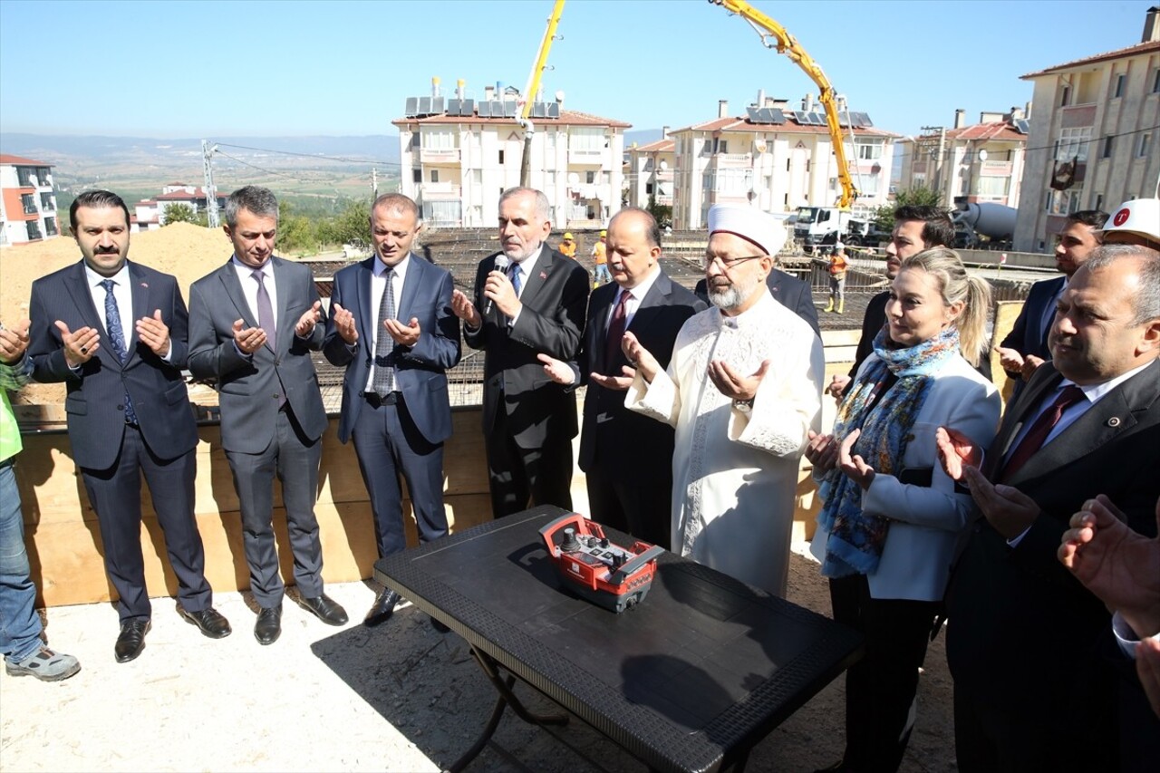 Diyanet İşleri Başkanı Ali Erbaş (sağda), Kastamonu'da, "Fatma Çetin Yatılı Kız Hafızlık Kur'an...