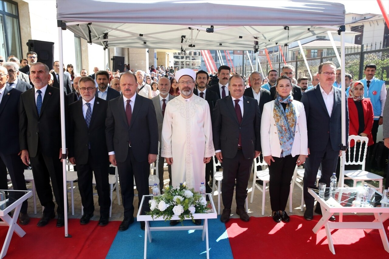 Diyanet İşleri Başkanı Ali Erbaş,  Kastamonu'da Türkiye Diyanet Vakfı Kız Öğrenci Yurdu'nun açılış...