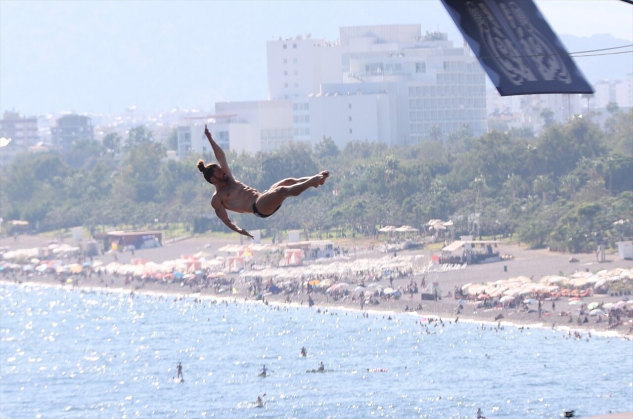 "Red Bull Cliff Diving Dünya Serisi"nin 7'nci etabı, Antalya'da eleme yarışları ile başladı....