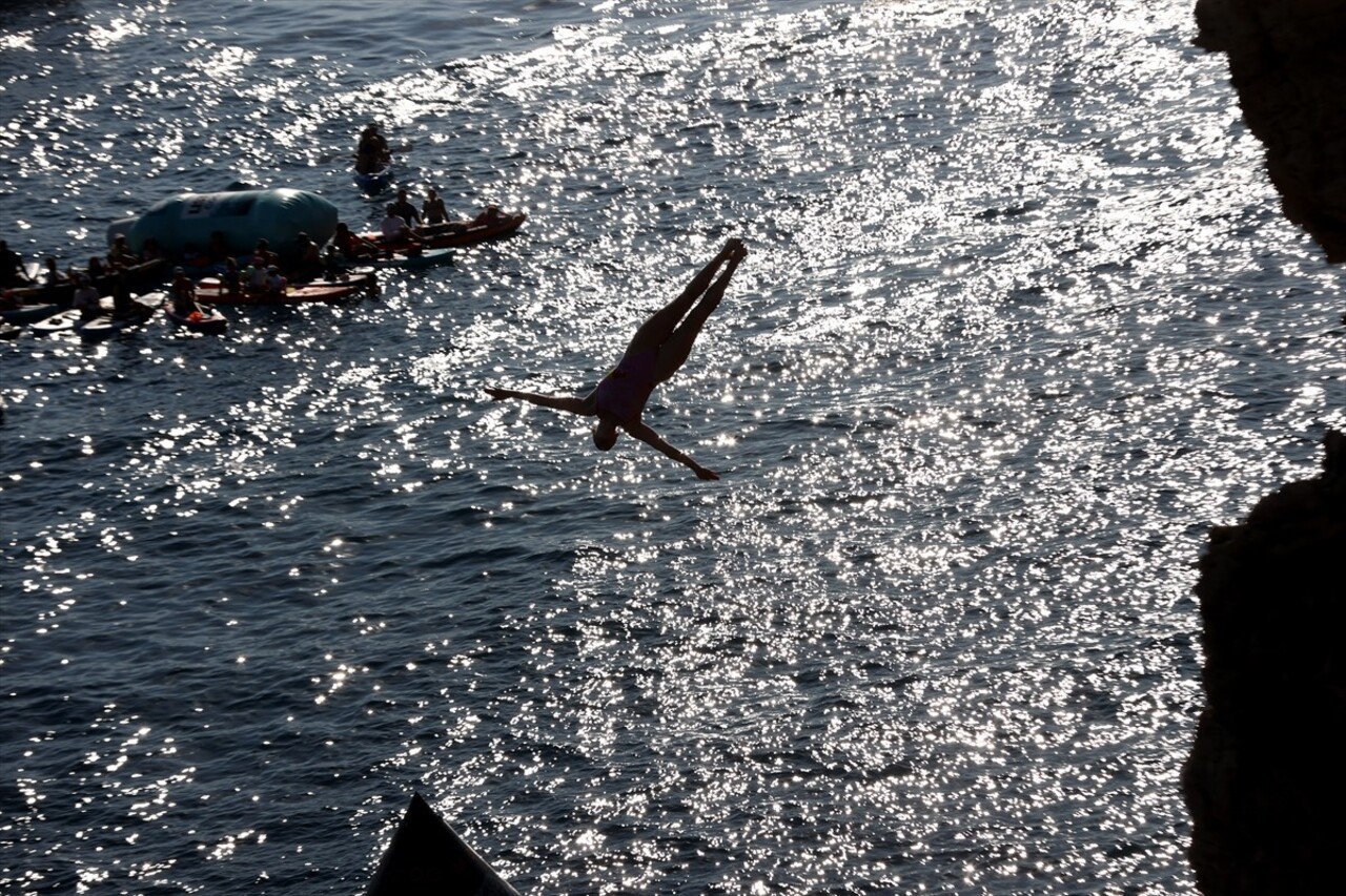 "Red Bull Cliff Diving Dünya Serisi"nin 7'nci etabı, Antalya'da eleme yarışları ile başladı....