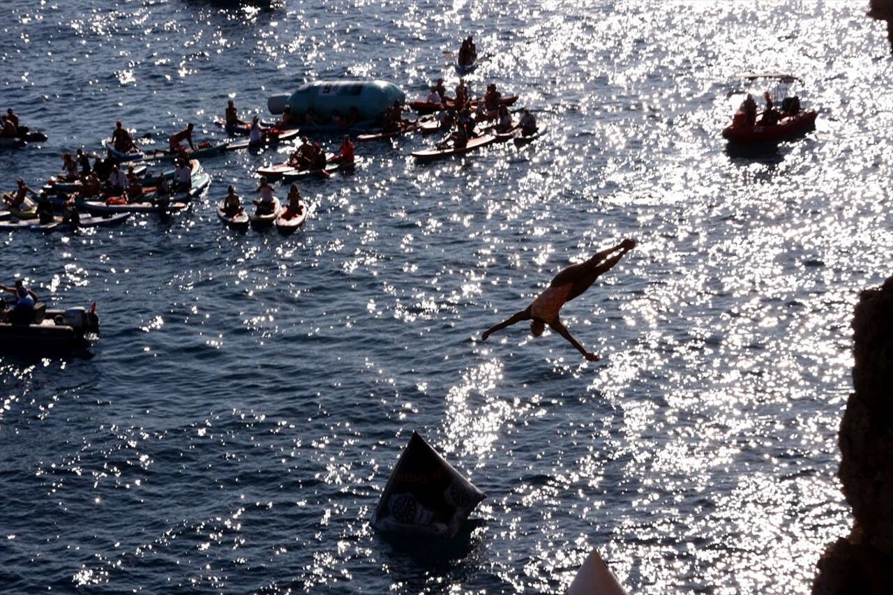 "Red Bull Cliff Diving Dünya Serisi"nin 7'nci etabı, Antalya'da eleme yarışları ile başladı....