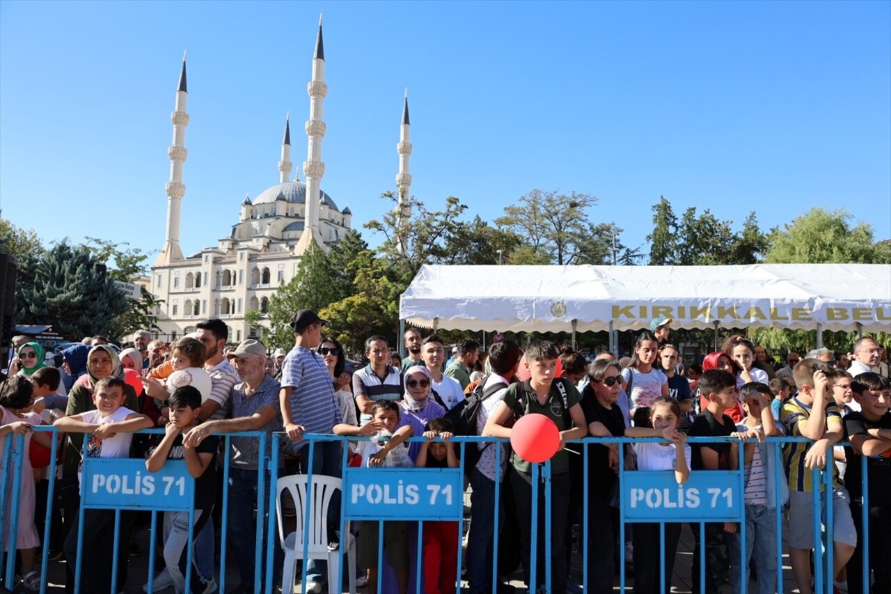 Kırıkkale'de itfaiye ekiplerince yapılan tatbikatta, ev ve araba yangınına müdahale edildi...