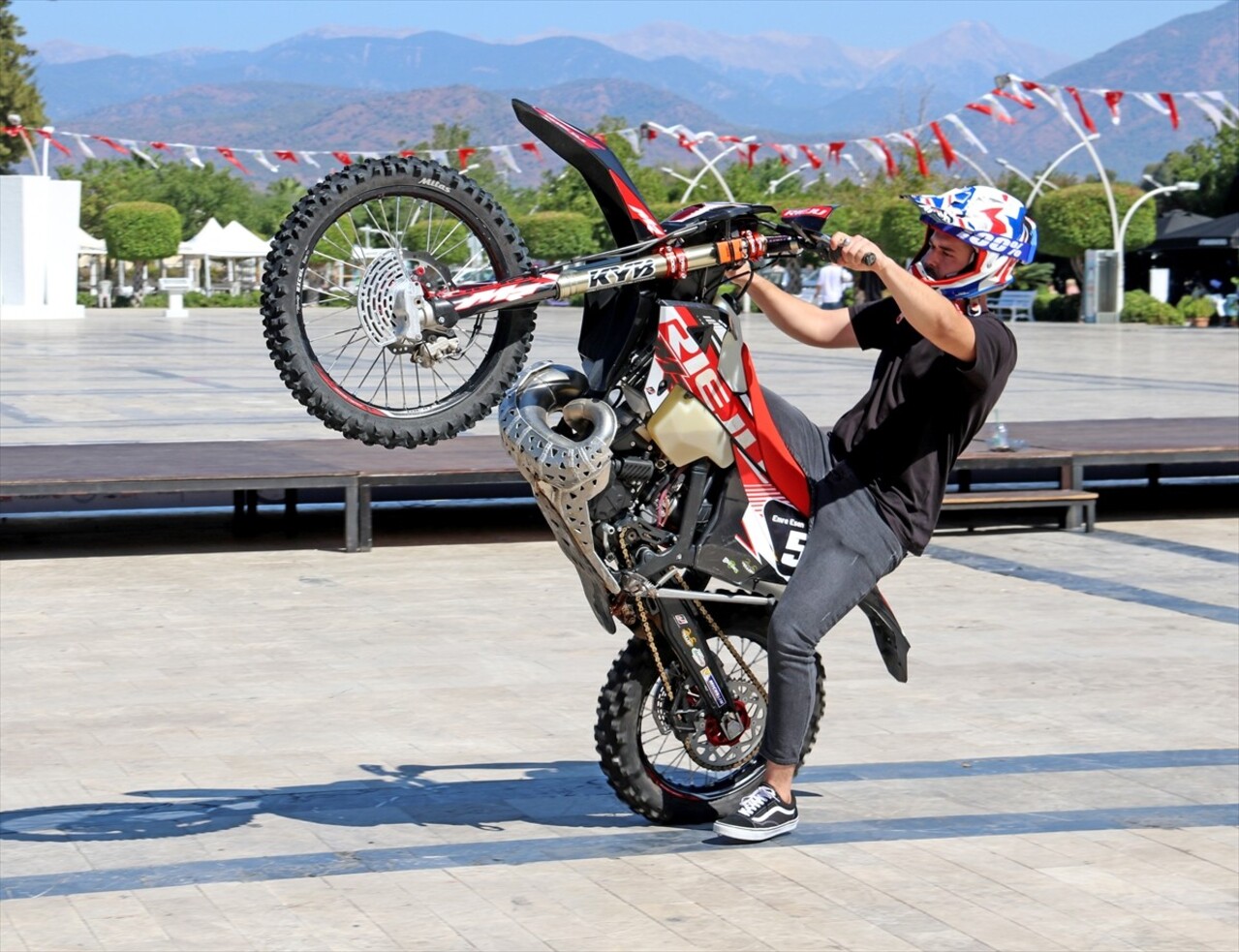 Muğla'nın Fethiye ilçesinde düzenlenen Türkiye Süper Enduro Şampiyonası final yarışı için...