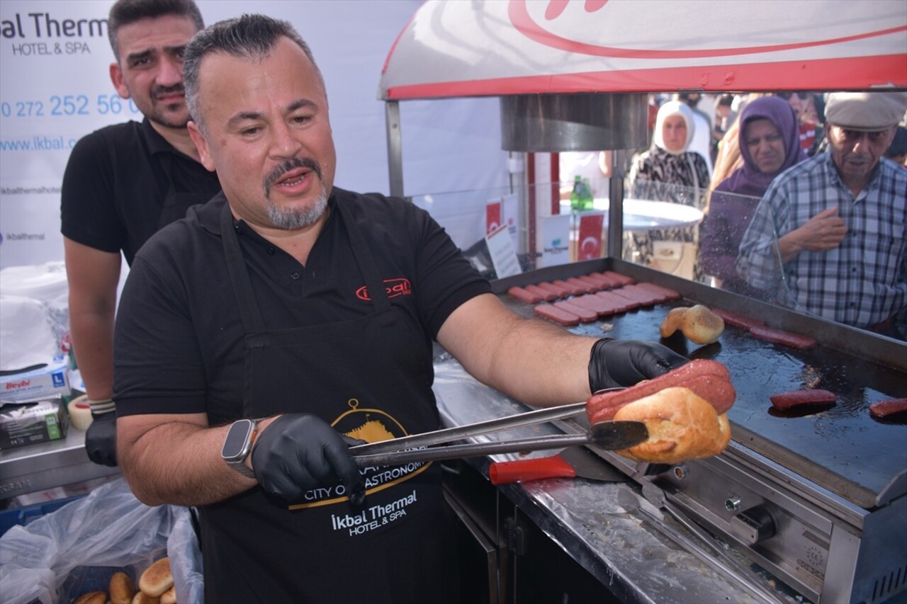 Afyonkarahisar'da 6. Uluslararası Gastro Afyon Turizm ve Lezzet Festivali sürüyor. Afyonkarahisar...