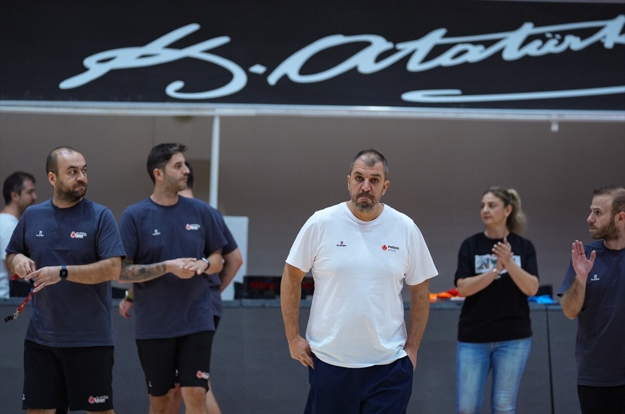 İlk defa mücadele ettiği Basketbol Şampiyonlar Ligi'nde B Grubu'nun ilk maçında Polonya'da King...