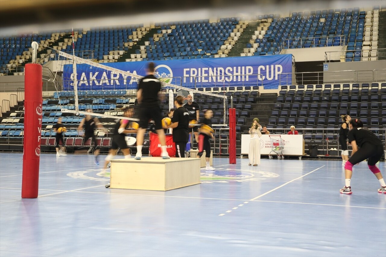  KFC Kadınlar Voleybol 1. Ligi'nin yeni ekibi Sakarya Voleybol, bu sezon play-off oynayıp...