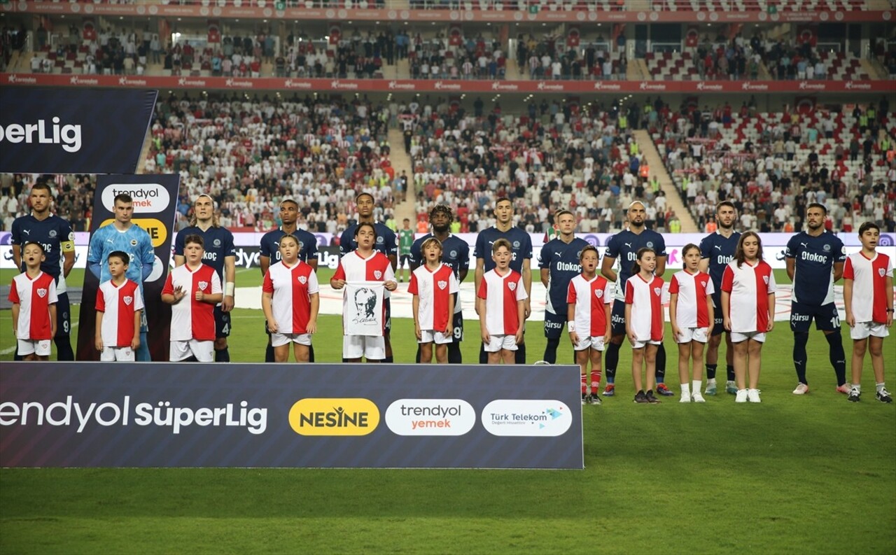 Trendyol Süper Lig'in 7. haftasında Antalyaspor ile Fenerbahçe Corendon Airlines Park Antalya...