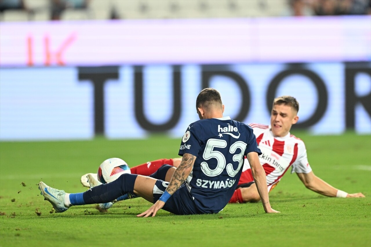 Trendyol Süper Lig'in 7. haftasında Antalyaspor ile Fenerbahçe takımları, Corendon Airlines Park...