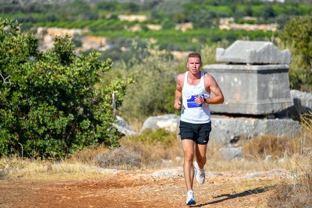 Mersin'de bu yıl üçüncü kez düzenlenen Uluslararası Kilikya Ultra Maratonu tamamlandı. 
Büyükşehir...