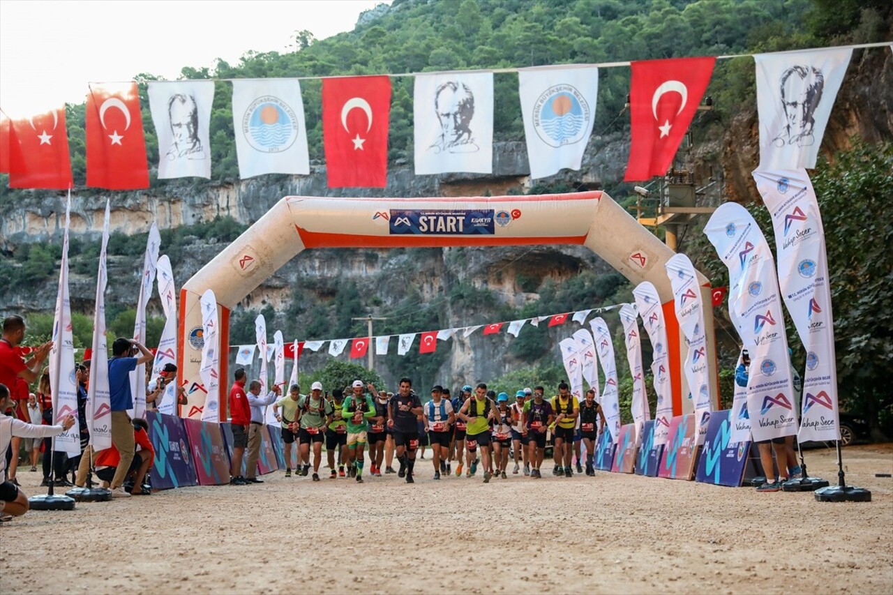 Mersin'de bu yıl üçüncü kez düzenlenen Uluslararası Kilikya Ultra Maratonu tamamlandı. 
Büyükşehir...