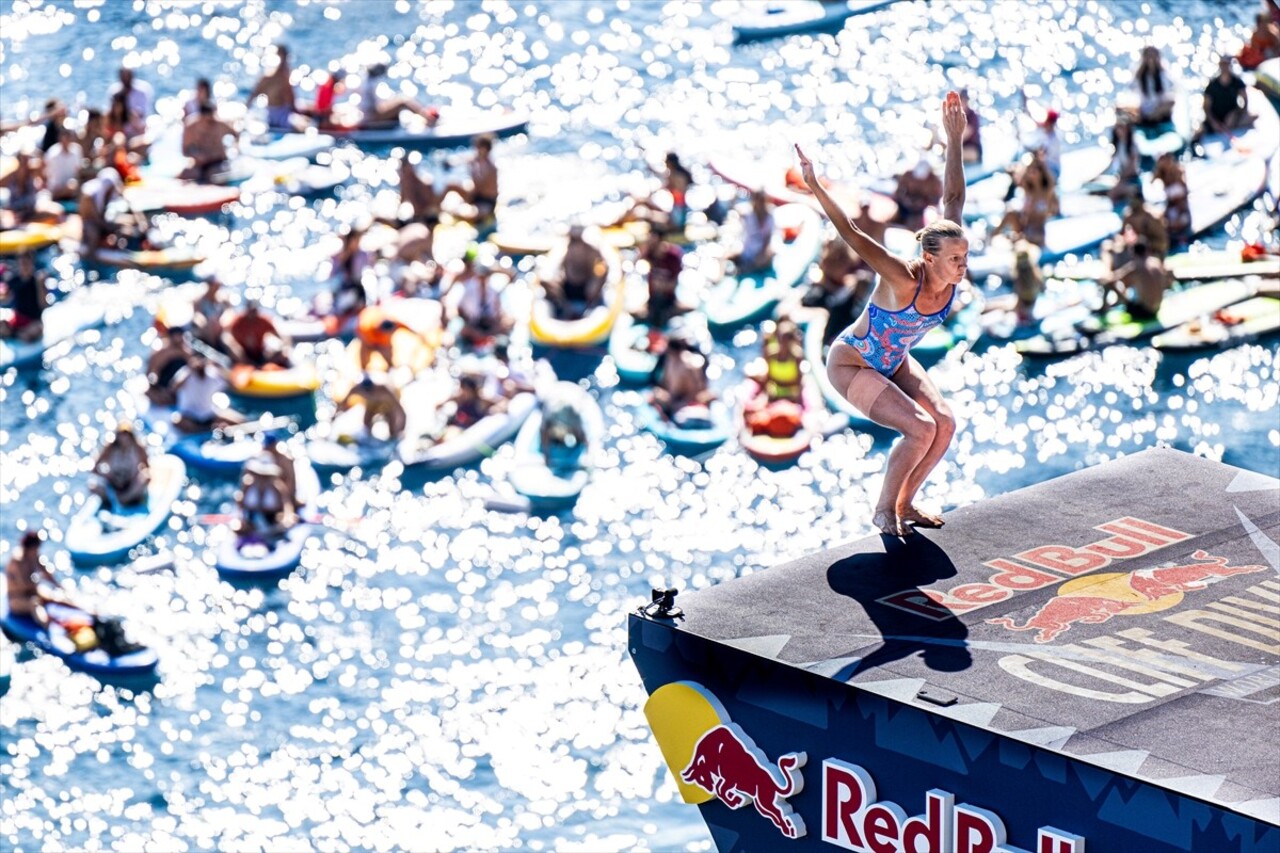 Antalya'da düzenlenen "Red Bull Cliff Diving Dünya Serisi"nin 7'nci etabı tamamlandı.
Antalya...