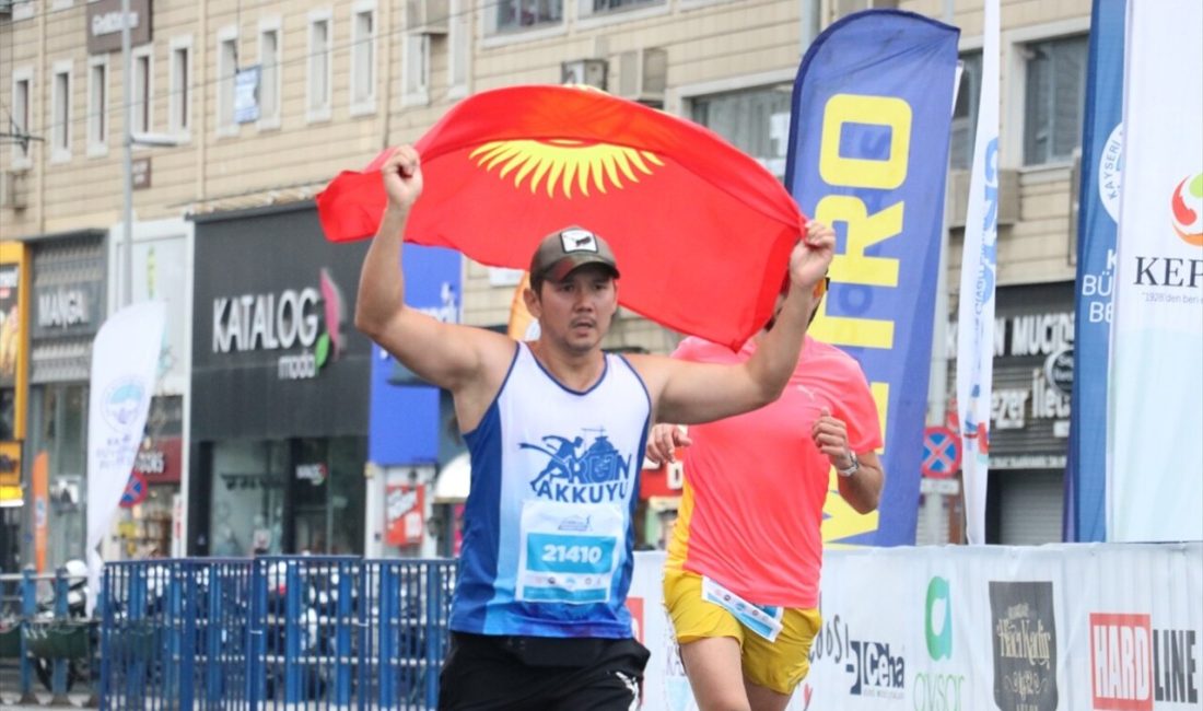 Kayseri'de düzenlenen maratona 15