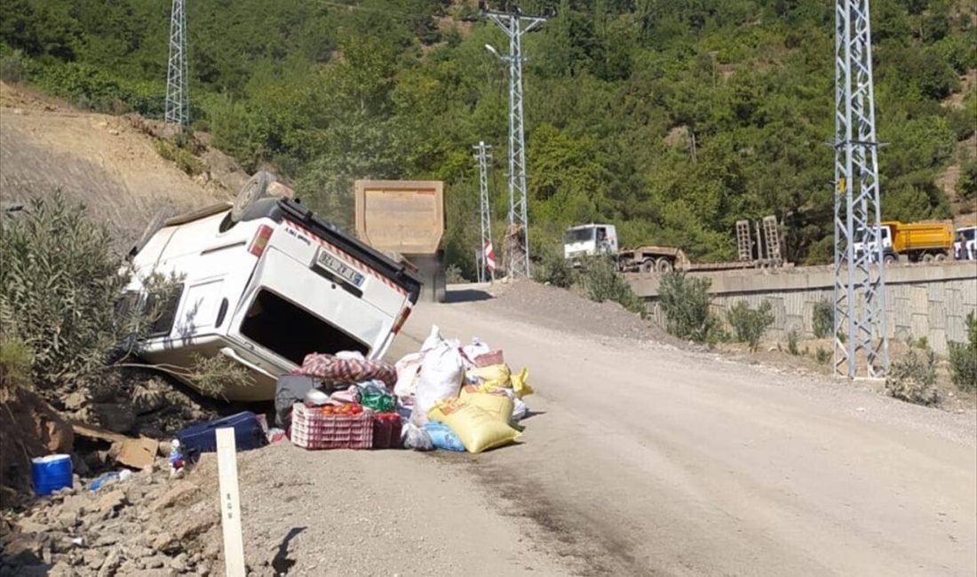 Adana'nın Kozan ilçesindeki minibüs