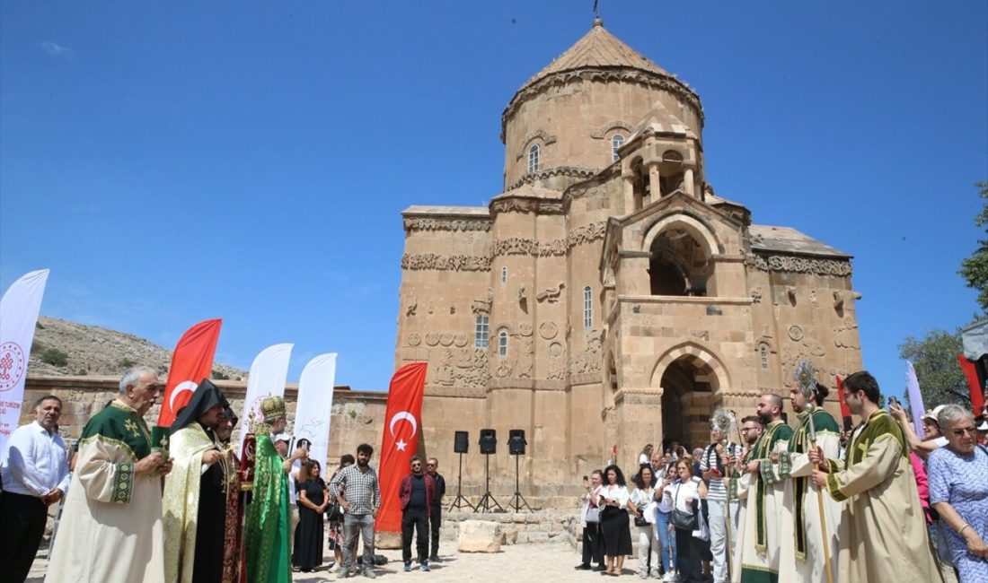 Akdamar Adası'ndaki kilisede 12.