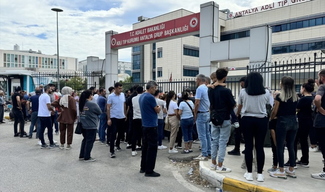 Aksu'da bariyerlere çarpan motosiklet