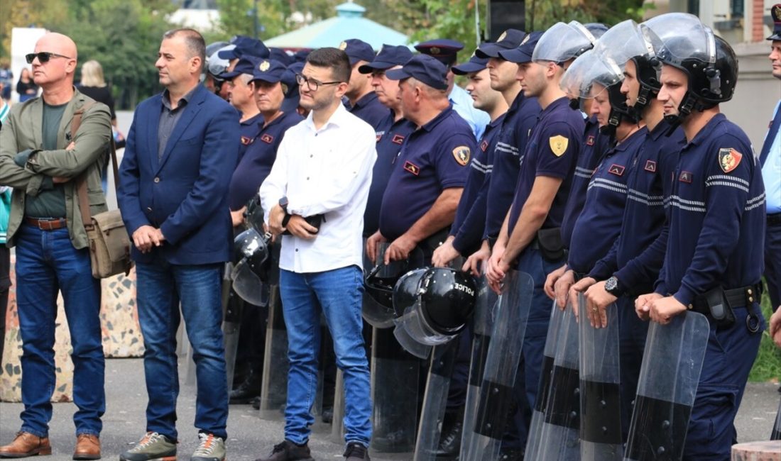 Tiran'daki protestolar, Belediye Başkanı