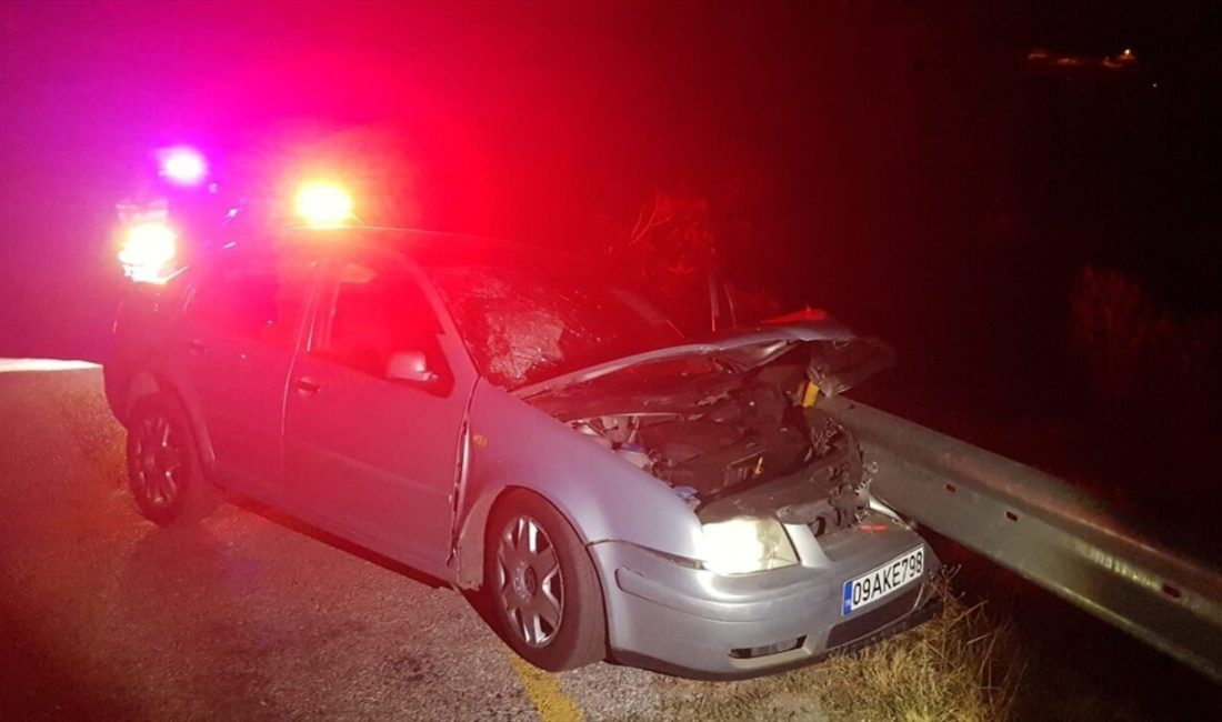 Nazilli'de bariyere çarpan otomobilde