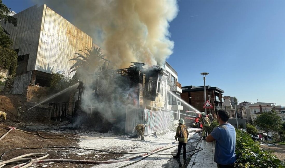 Beyoğlu'ndaki metruk bir binada