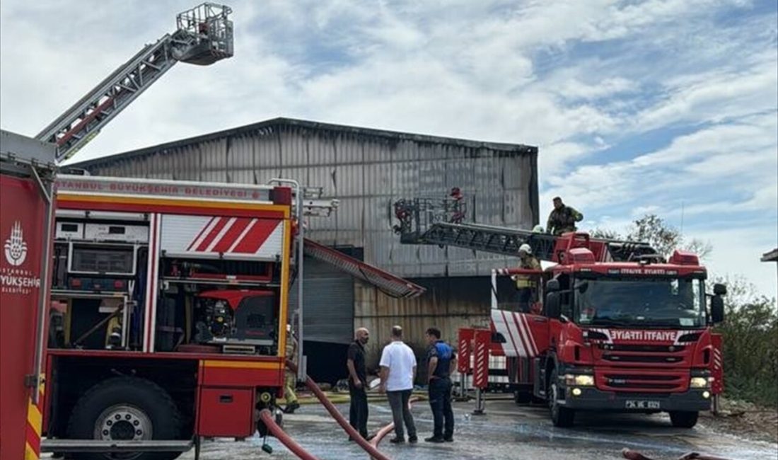 Çatalca'da bir eldiven fabrikasında