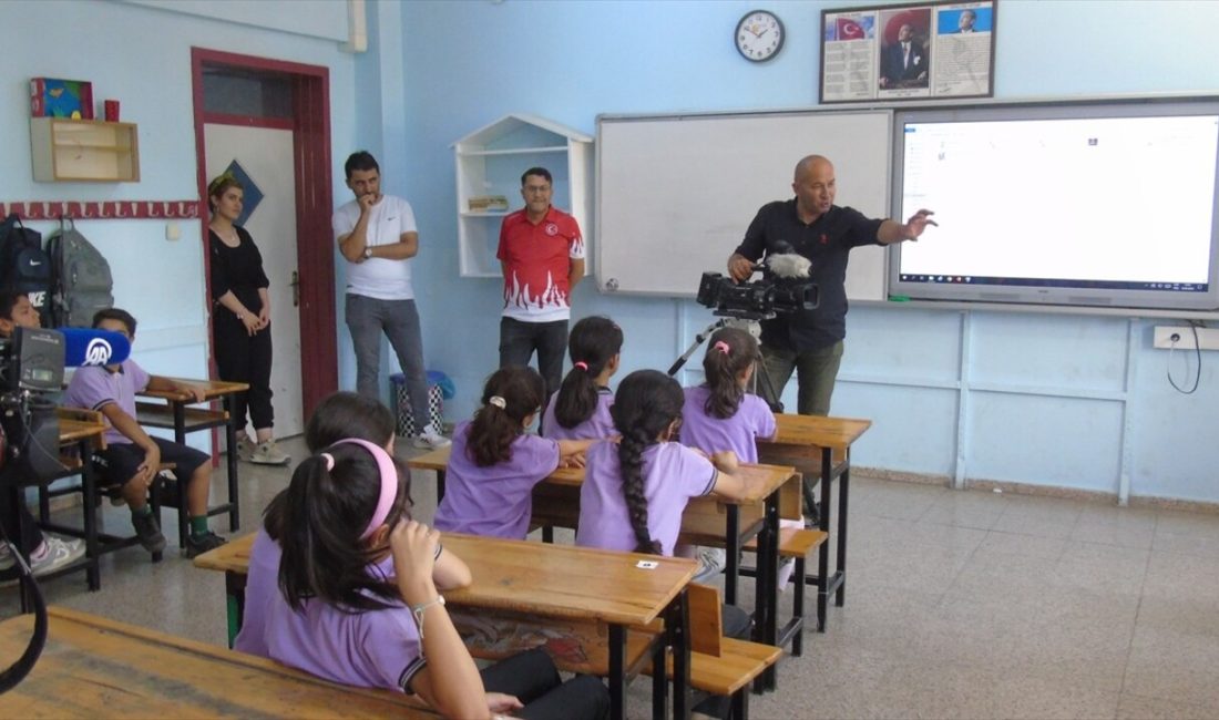 Kahramanmaraş depreminden etkilenen öğrenciler,